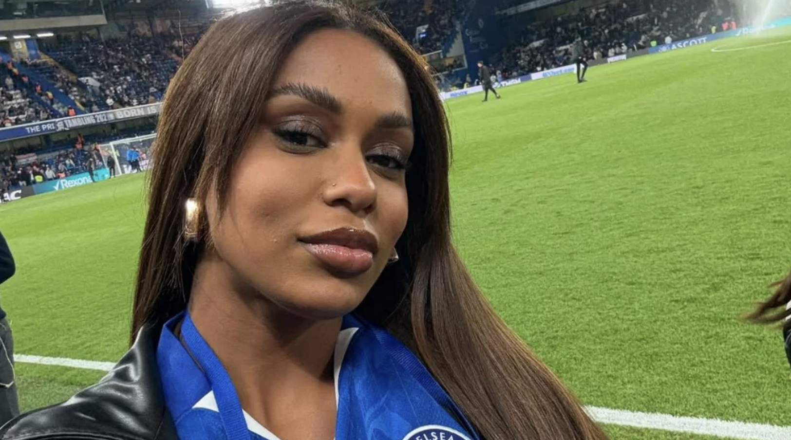 Mc Rebecca se envolve em polêmica de traição durante intercâmbio