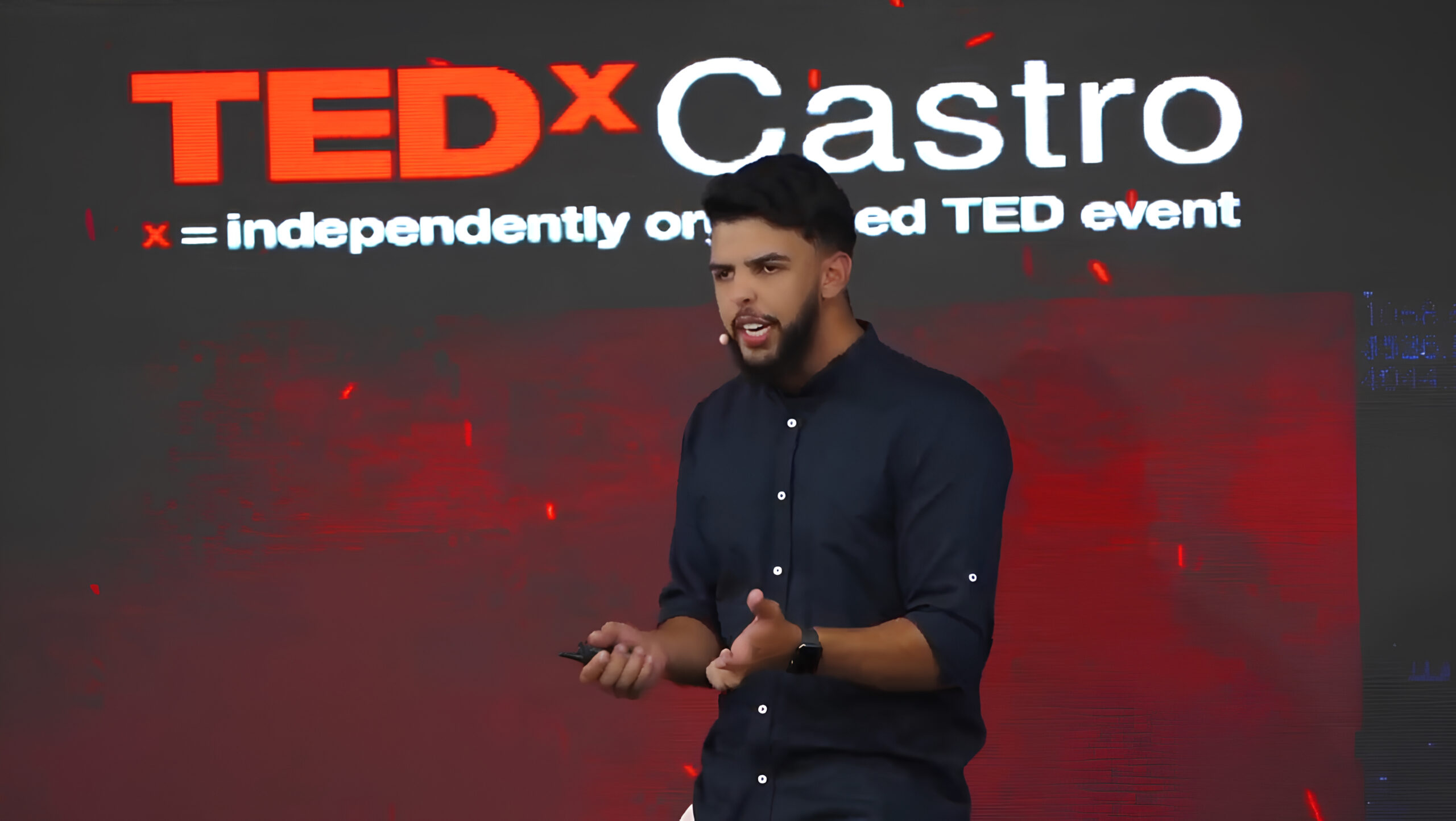 Arthur Diniz palestrando no TEDx - Fundador Nova Riqueza