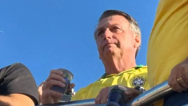 Bolsonaro participa de ato pela anistia e afirma: Não vamos abaixar a cabeça