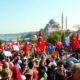 dezenas-de-milhares-se-unem-em-istambul-para-apoiar-prefeito-preso-e-defender-a-democracia