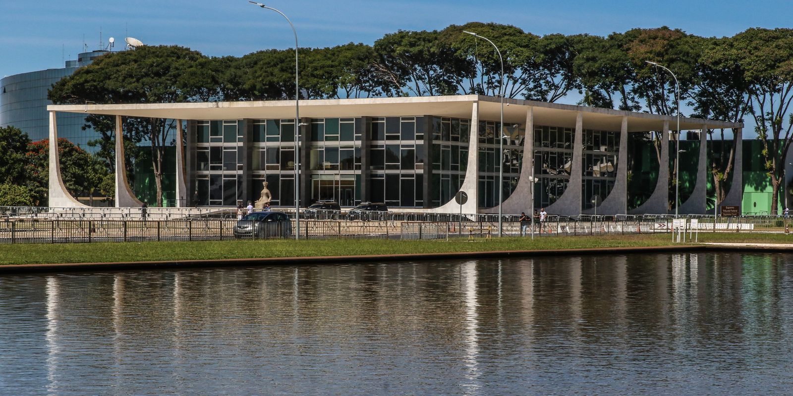 Retorno dos Julgamentos no STF: Temas Cruciais em Foco