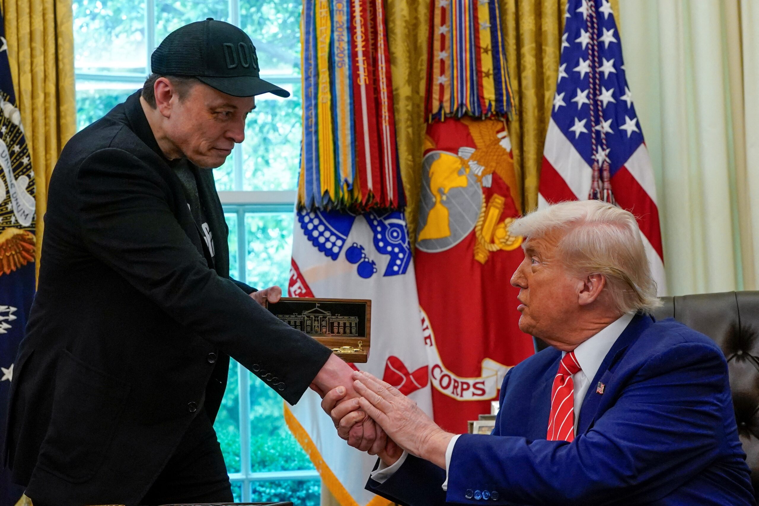 Elon Musk e Trump: Rivalidade Abala Império Tecnológico de Musk