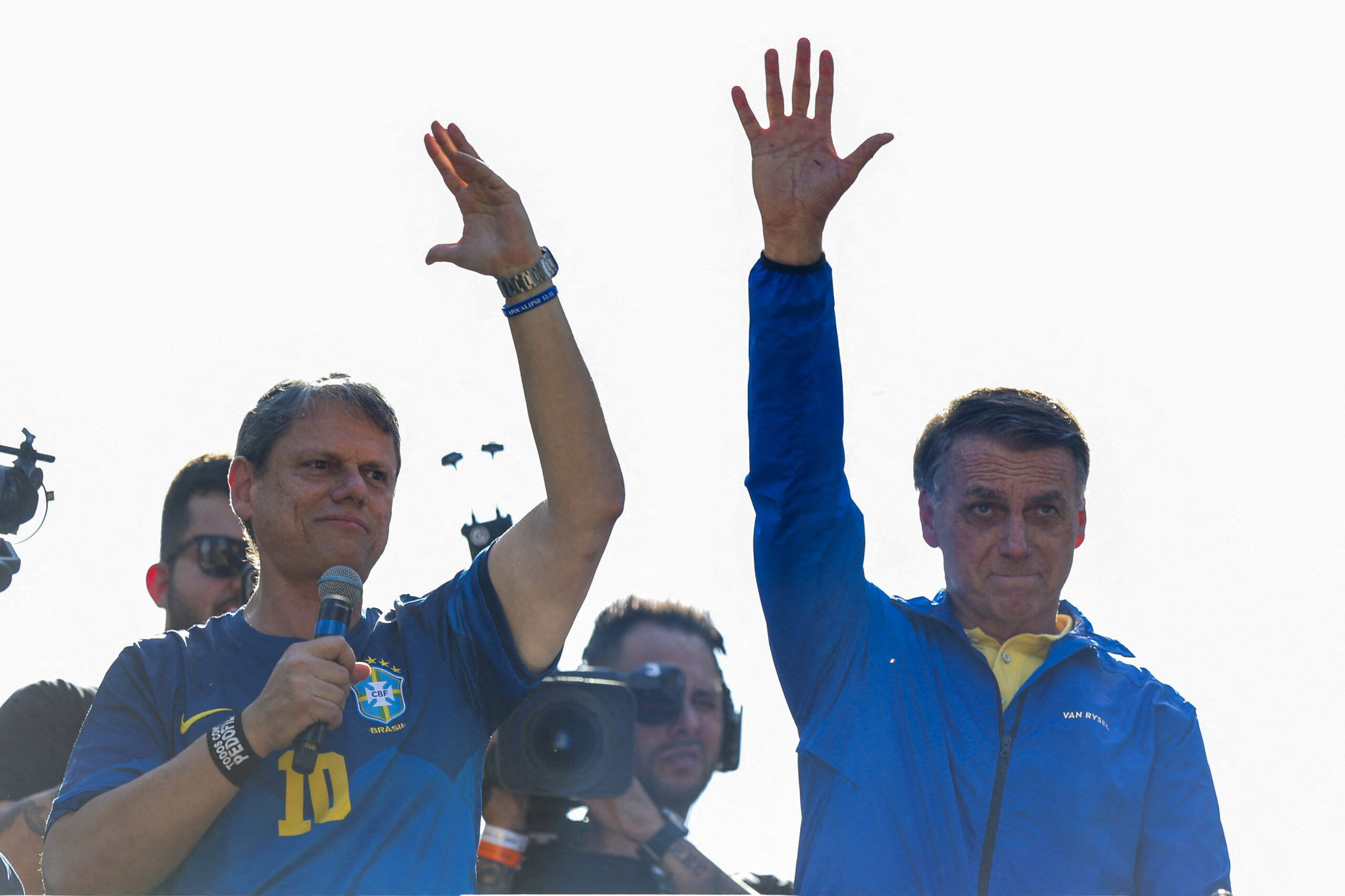 Tarcísio de Freitas apoia Jair Bolsonaro e critica governo Lula em manifestos políticos