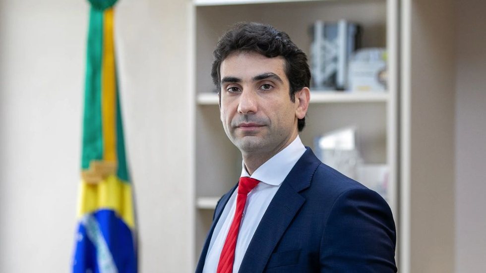 Galípolo critica uso do IOF para aumentar arrecadação e juros