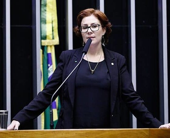 Caso de Carla Zambelli é Debate no Parlamento Italiano