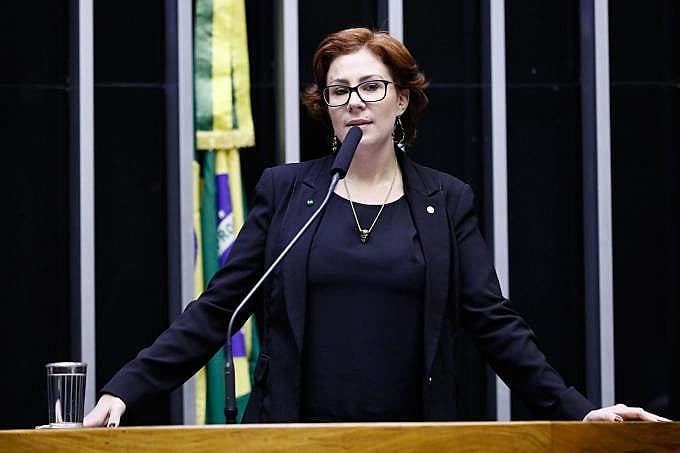 Caso de Carla Zambelli é Debate no Parlamento Italiano