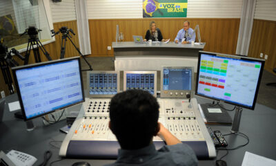 Homenagem aos 90 Anos de "A Voz do Brasil": Uma Celebração da Comunicação Pública