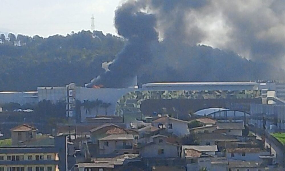 Incêndio em Shopping de São José: Começo de um Grande Alarme