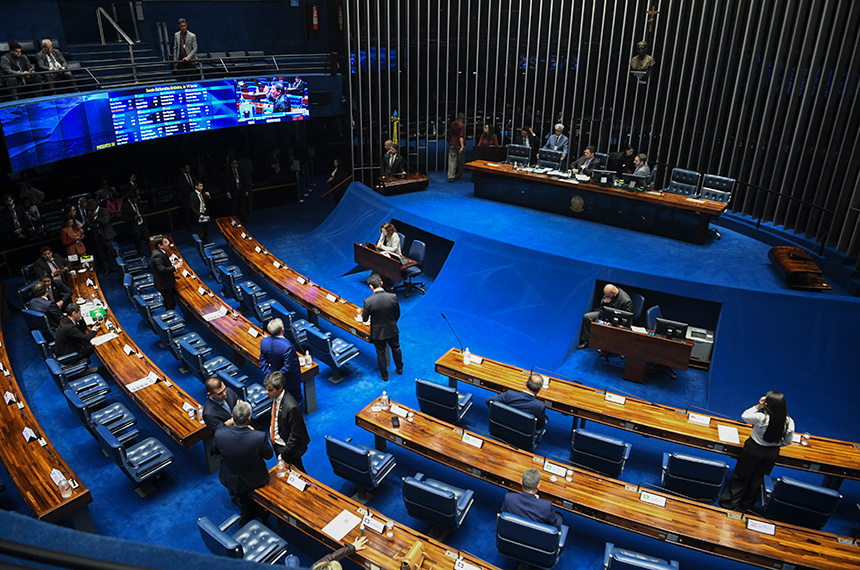 Senado Brasileiro Avalia Projetos para Combater a Violência Contra a Mulher