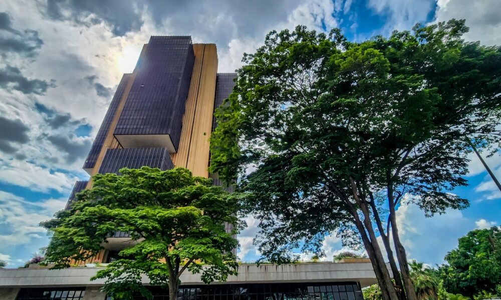 Copom Mantém Taxa Selic em 15%: Análise do Cenário Econômico