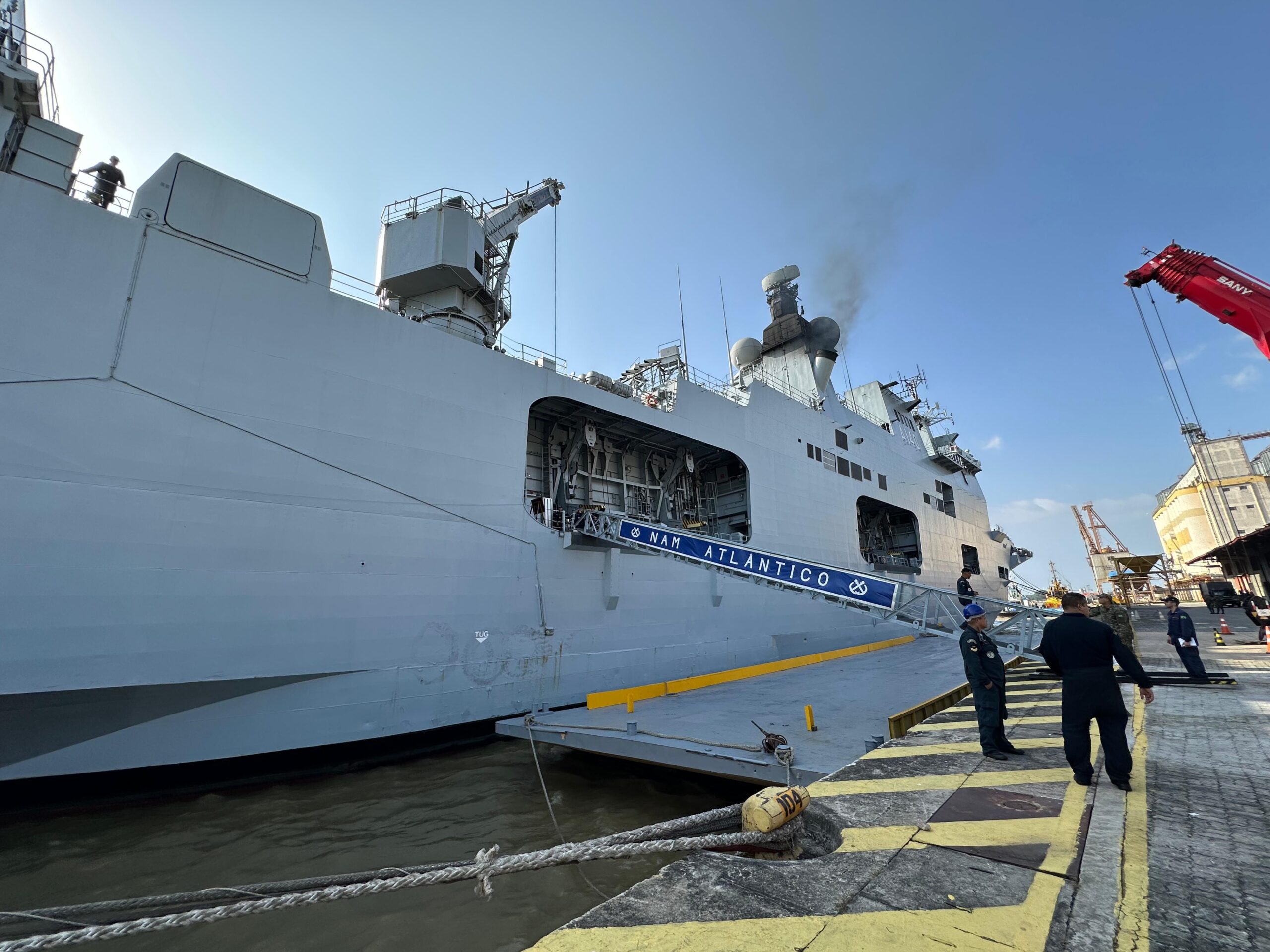 Navio-aeródromo "Atlântico" Atraca em Belém e Promove Visitação Pública